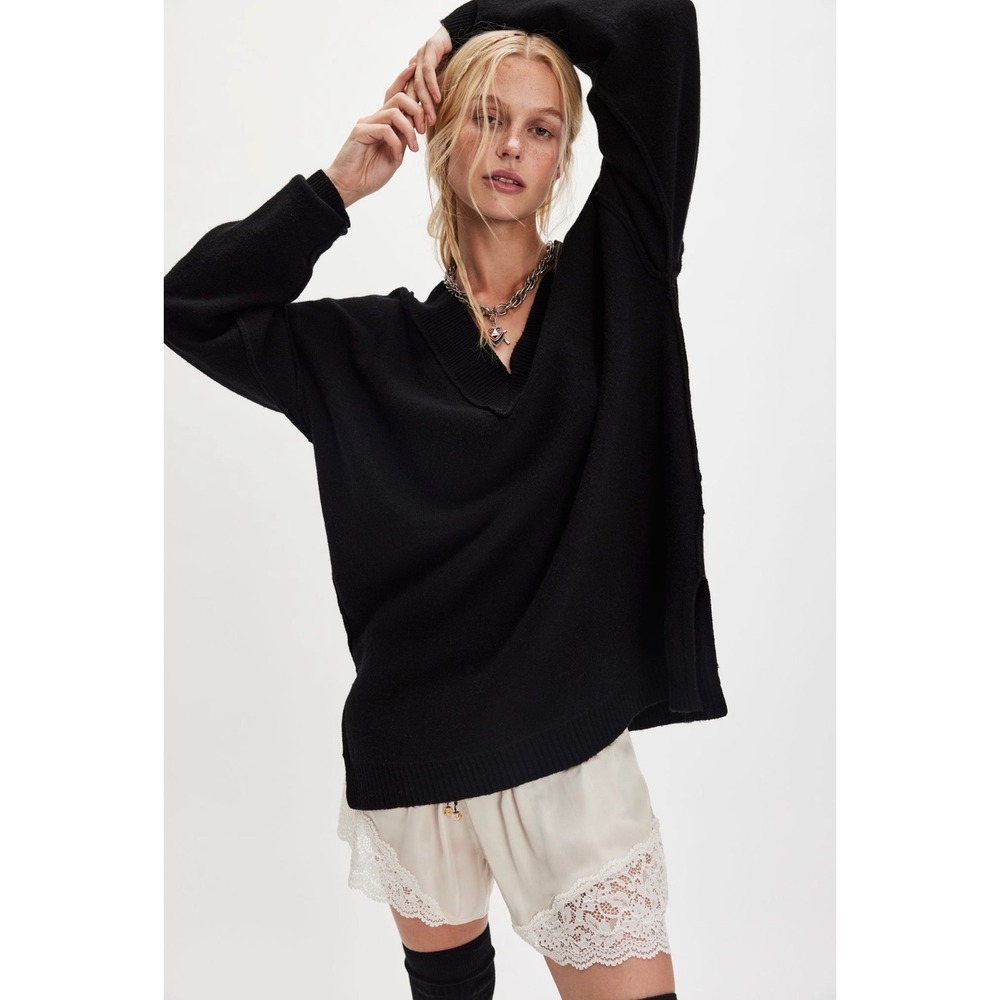 Free People We The Free Chelsea V-Neck Tunic Sweater Black Oversized Knit Top